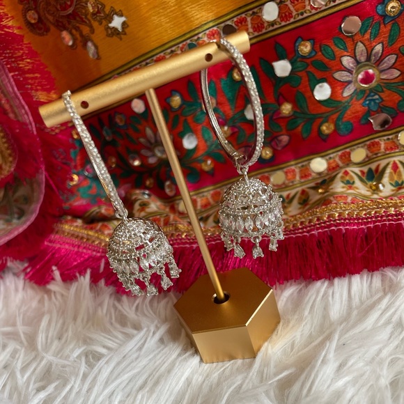 Silver Waalian-Jhumka (Hoops-Earrings) - Picture 3 of 5